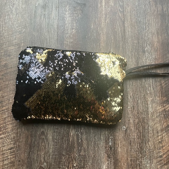 2pc Set Wristlet And Eye Mask - Picture 4 of 4